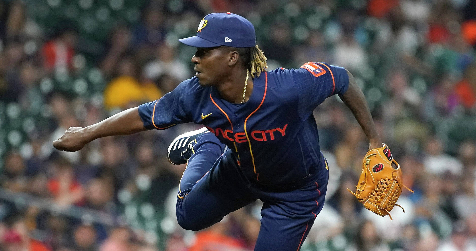 Rafael Montero Leaning On One Foot Background