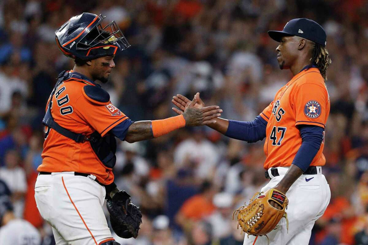 Rafael Montero Shaking Hands With Teammate Background