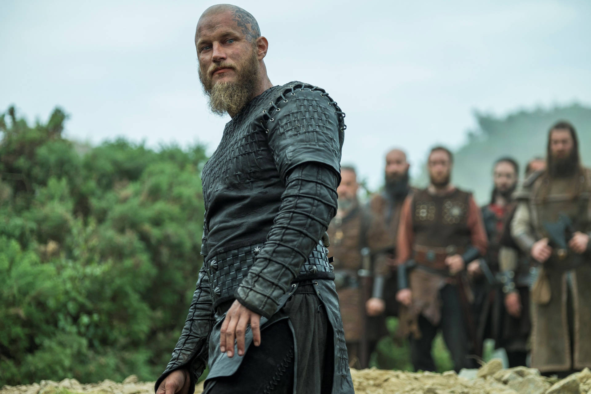 Ragnar Lothbrok 4k Vikings With People Behind Background