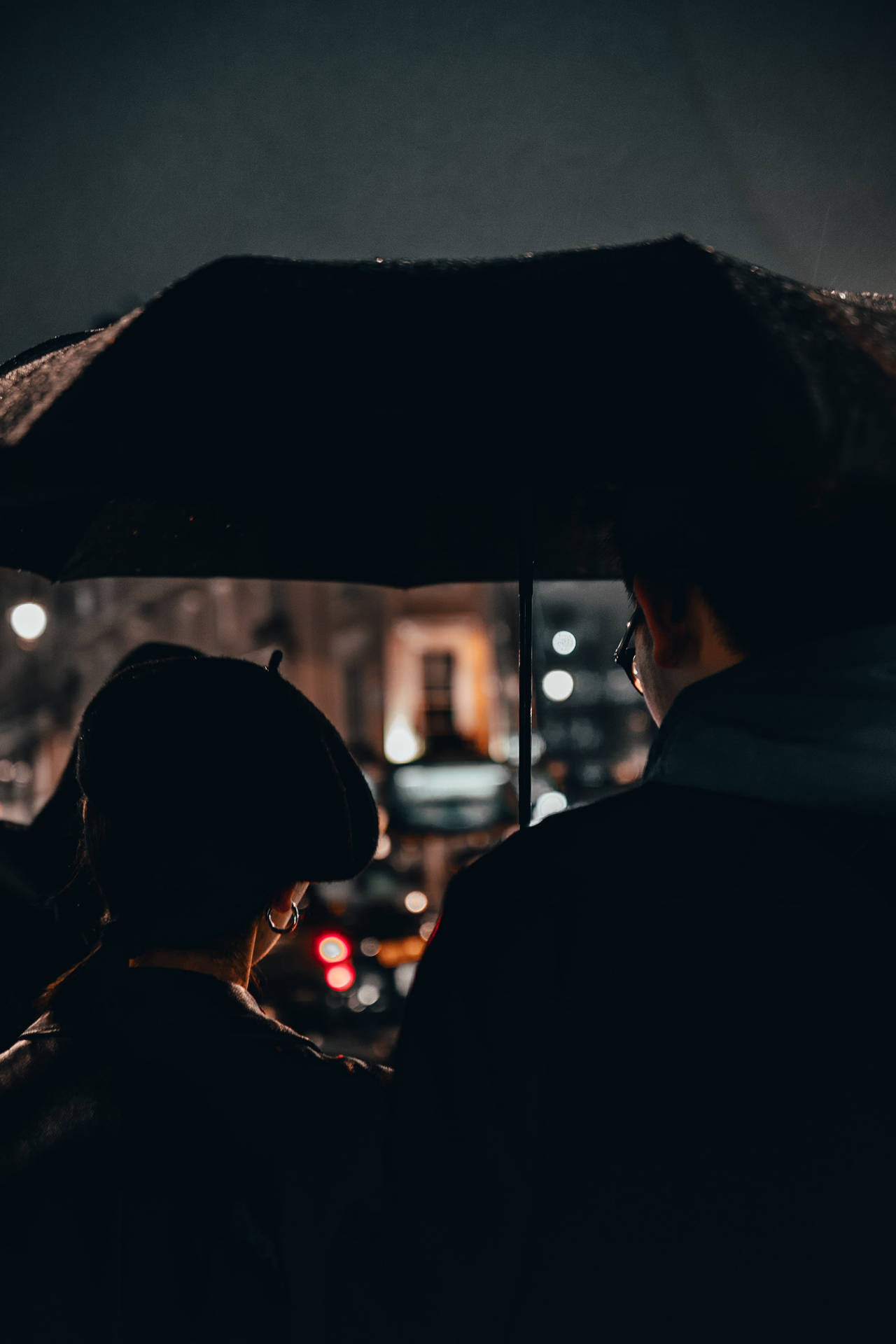 Rain Couple Share An Umbrella Background