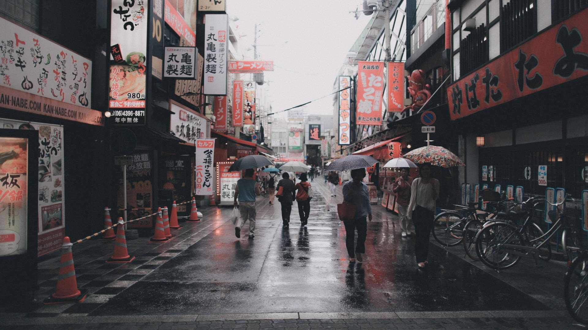 Rainy City Street In Japan Background