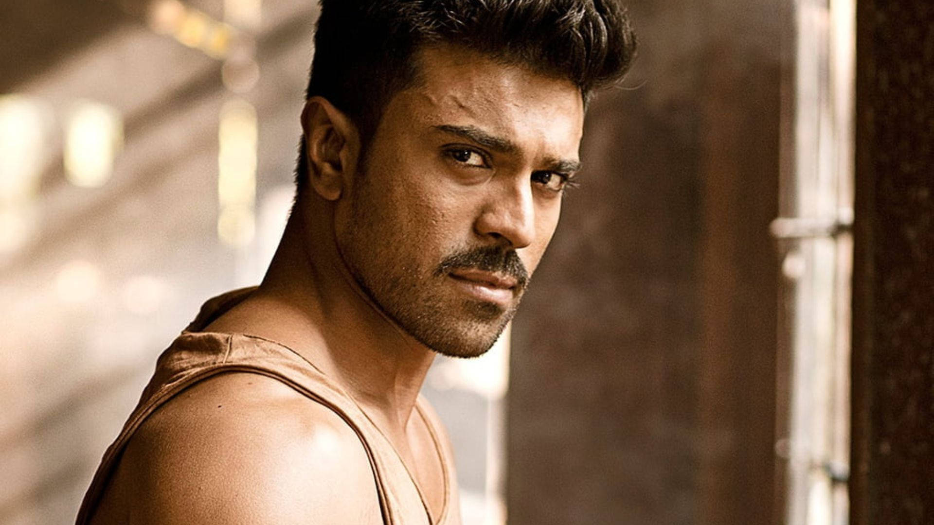 Ram Charan Hd Wearing Sleeveless Clothes Background