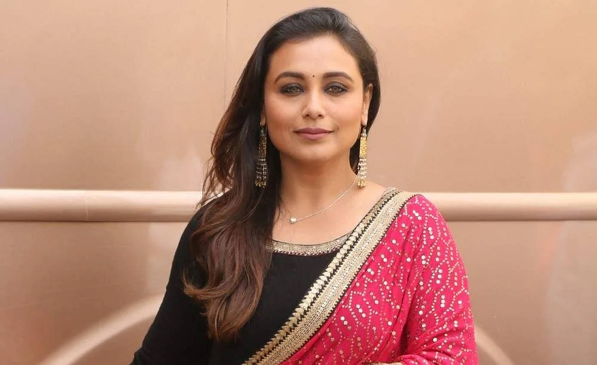 Rani Mukerji In Red Saree Background