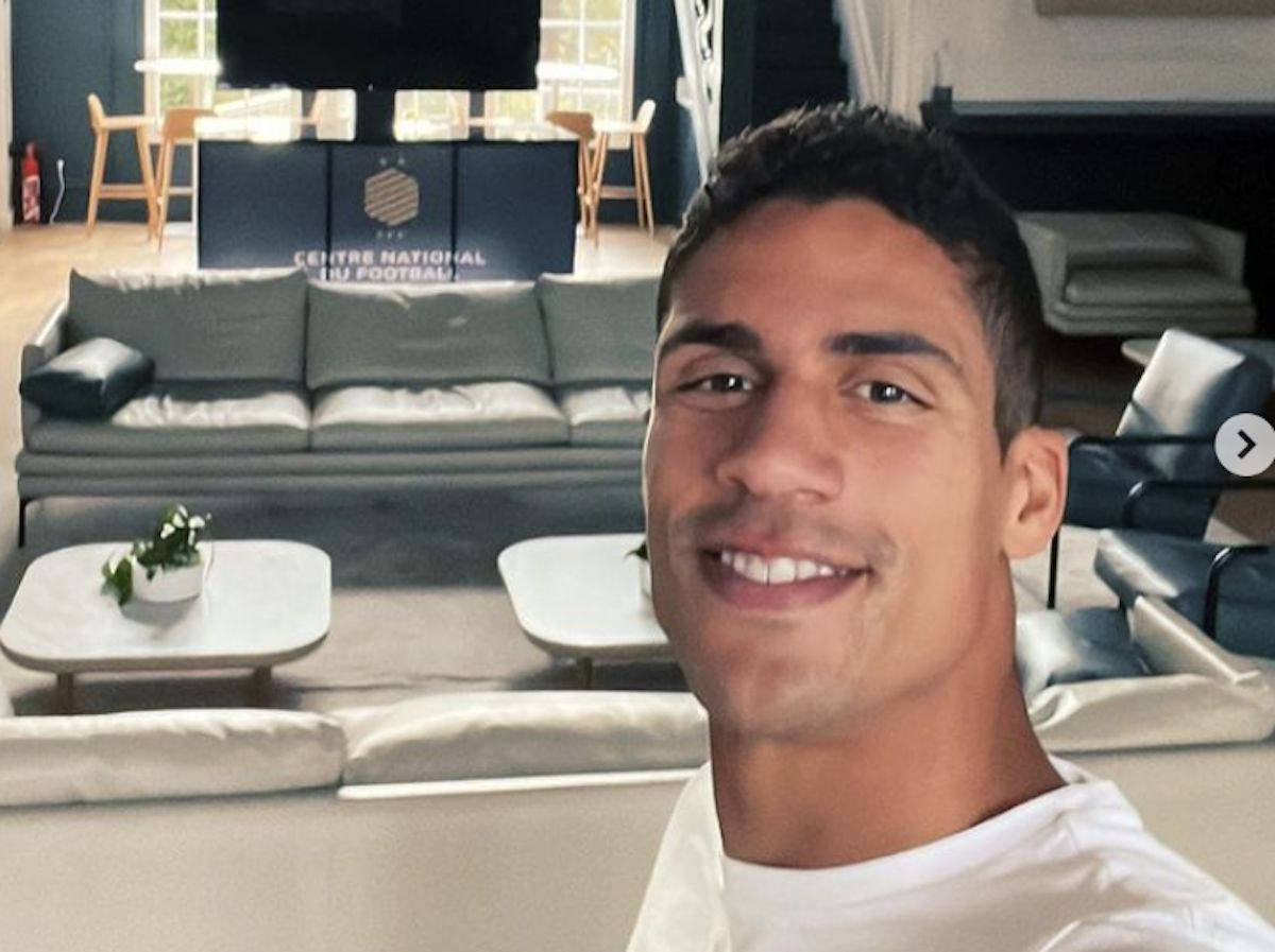 Raphael Varane Selfie Background