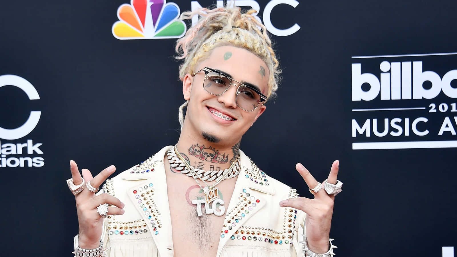 Rapper Lil Pump Background