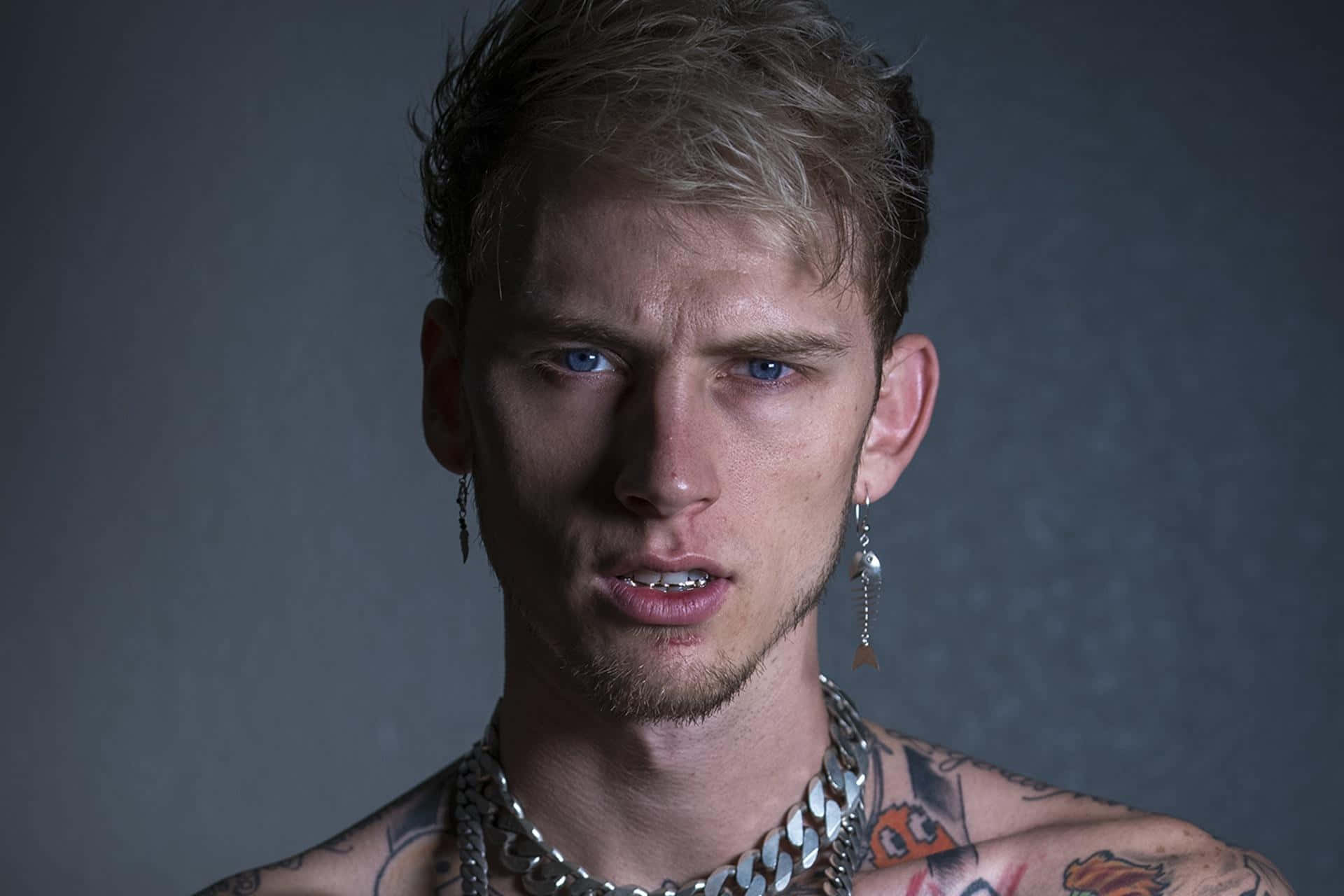 Rapper Machine Gun Kelly Background