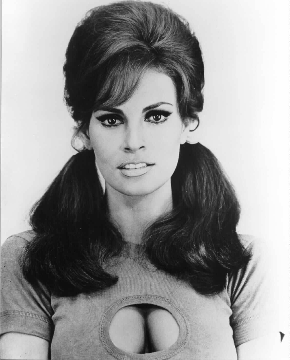 Raquel Welch Black And White Portrait 70s Background