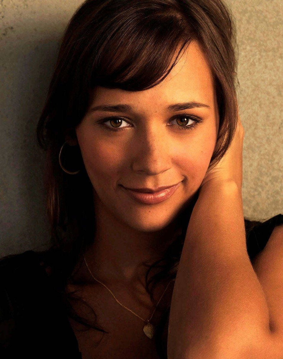 Rashida Jones American Actress Portrait Pose Background