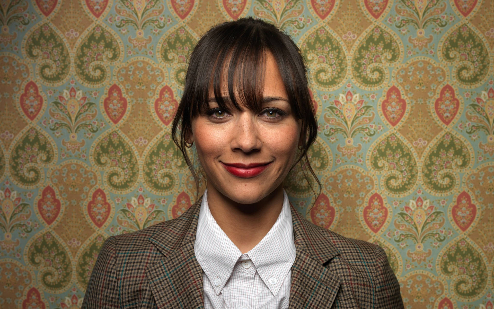 Rashida Jones Headshot Portrait Pose Wall Pattern