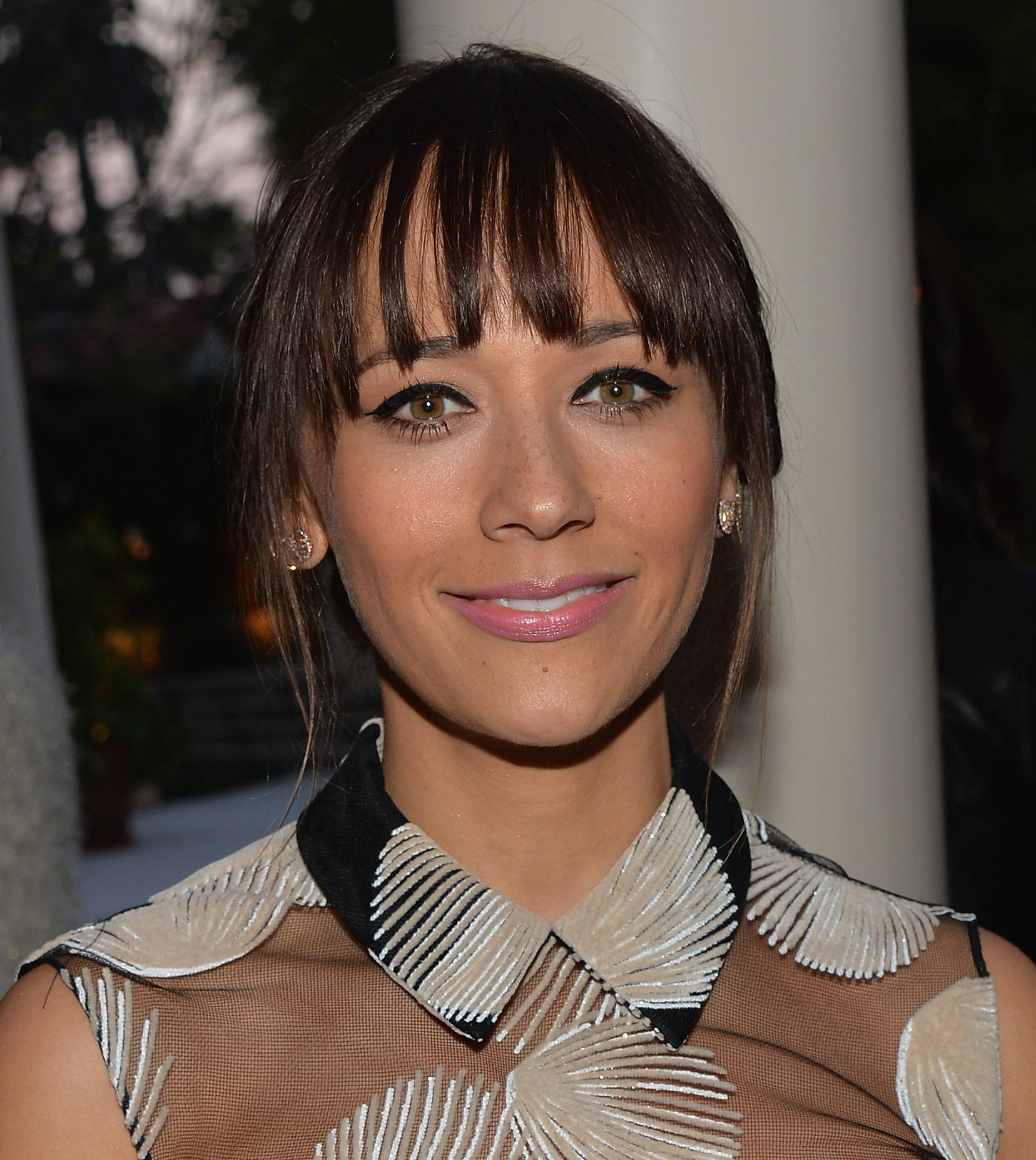 Rashida Jones New Glamour Column Celebration Background