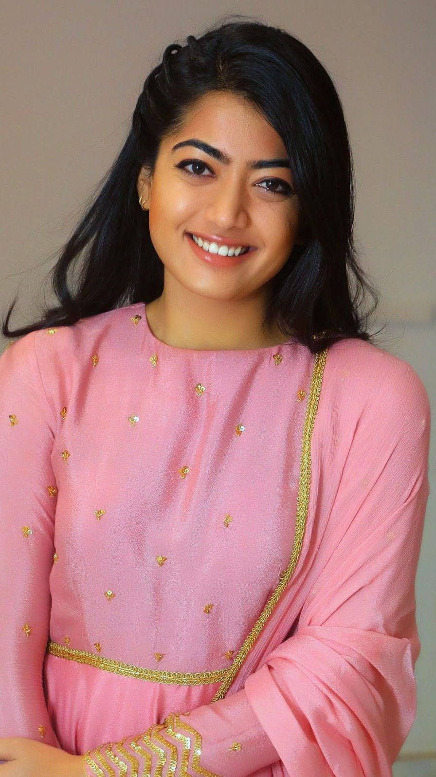 Rashmika Mandanna Hd Smile Background