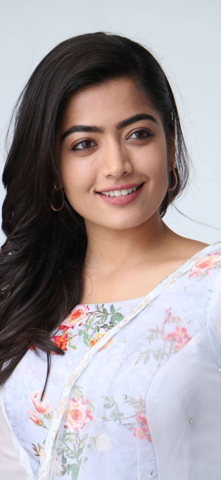 Rashmika Mandanna Hd White Floral Blouse Background