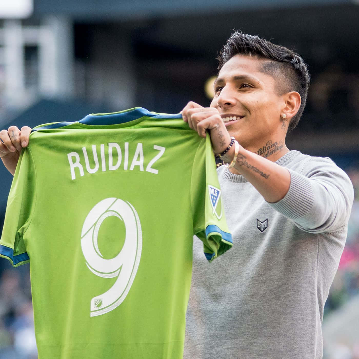 Raul Ruidiaz No. 9 Green Jersey Background