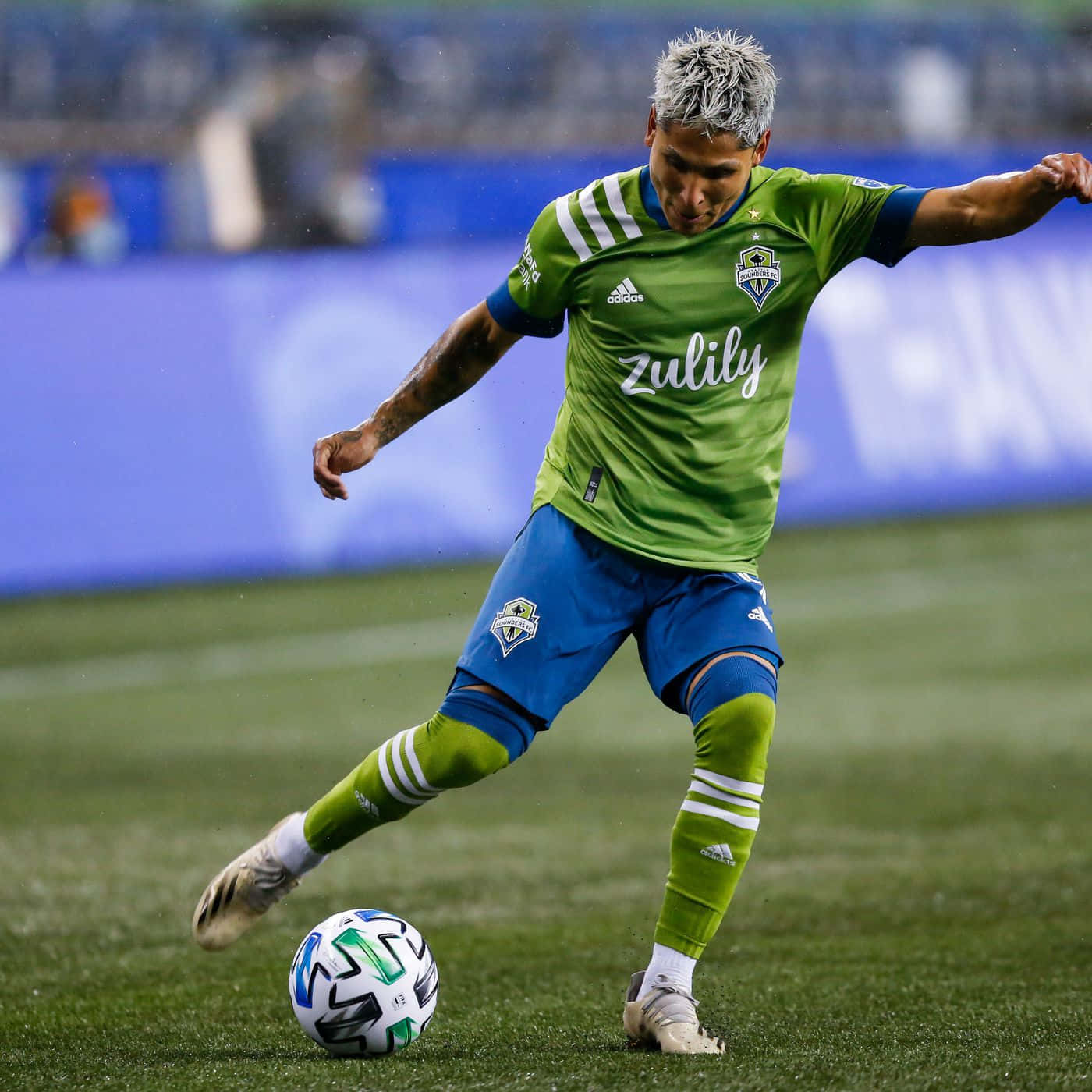 Raul Ruidiaz Wearing Green Zulily Jersey Background