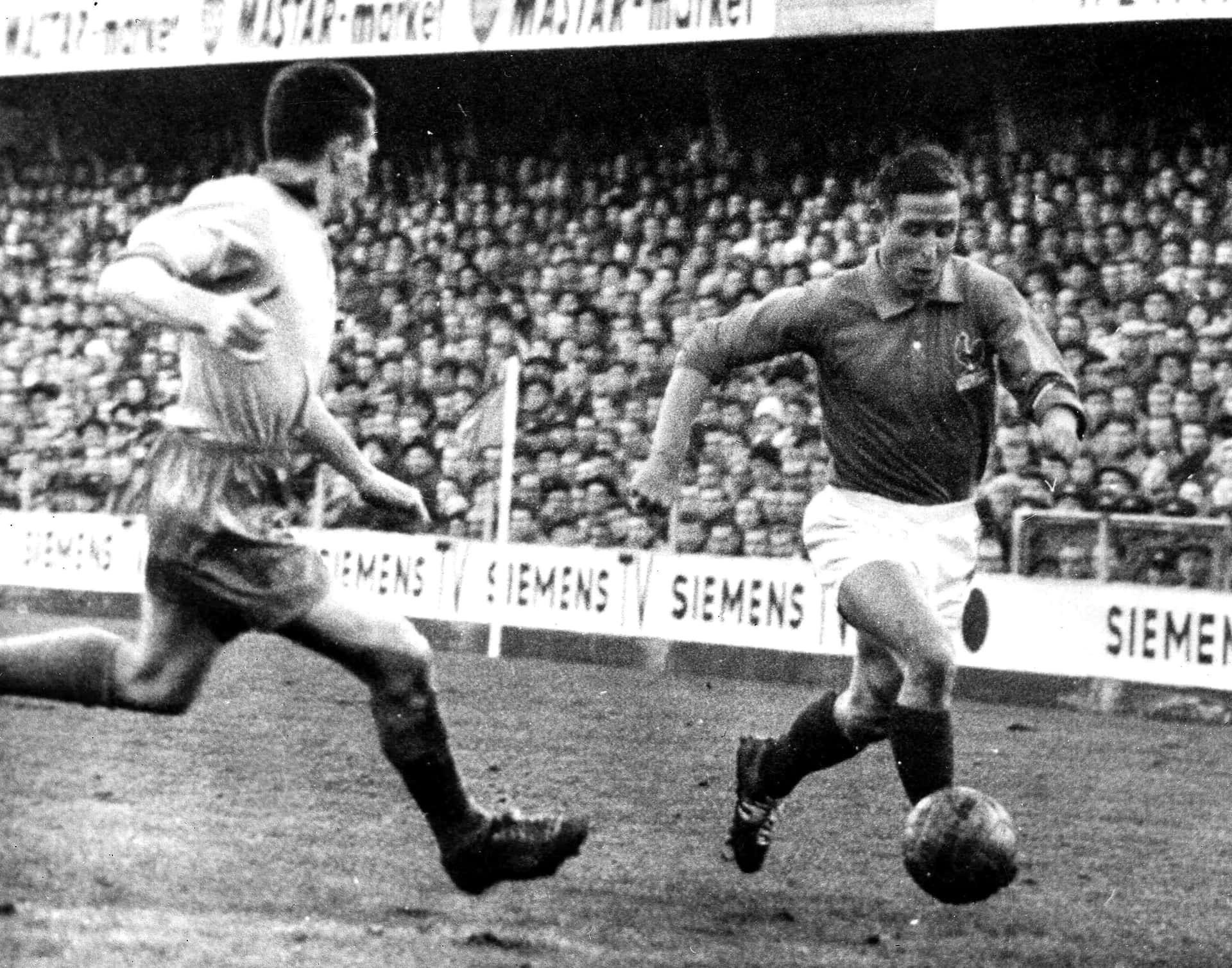 Raymond Kopa Action Shot Background