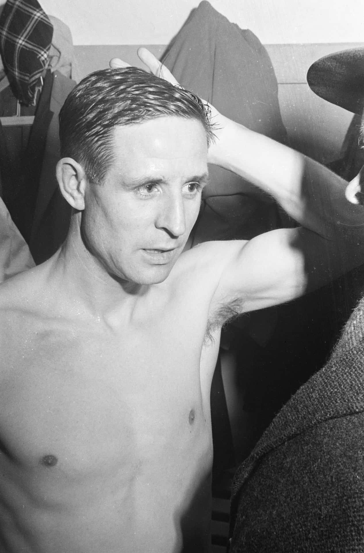 Raymond Kopa Post Game Moment Background