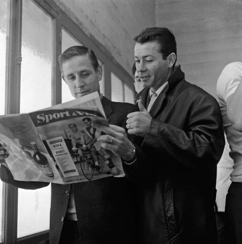 Raymond Kopa Reading Sport Magazine Background
