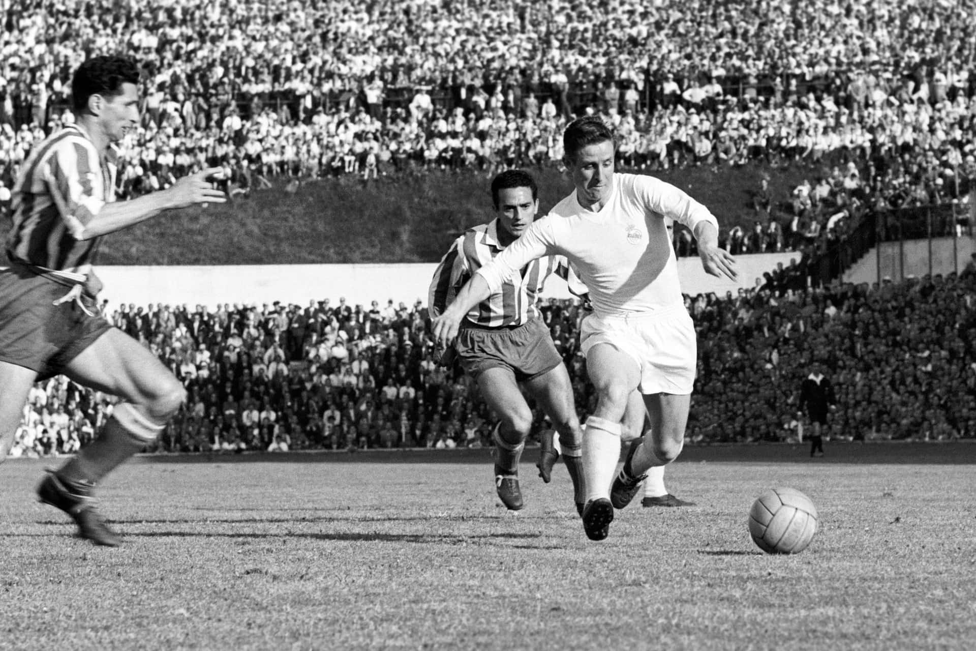 Real Madrid Raymond Kopa In Action 1958 Background