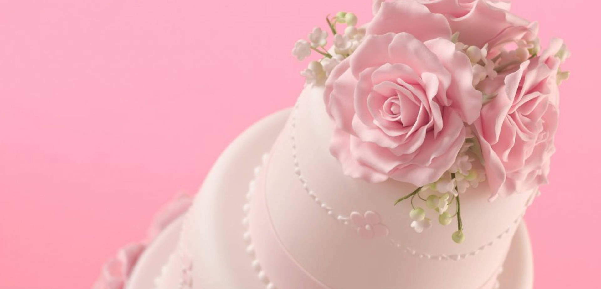 Real Pink Roses White Wedding Cake Background