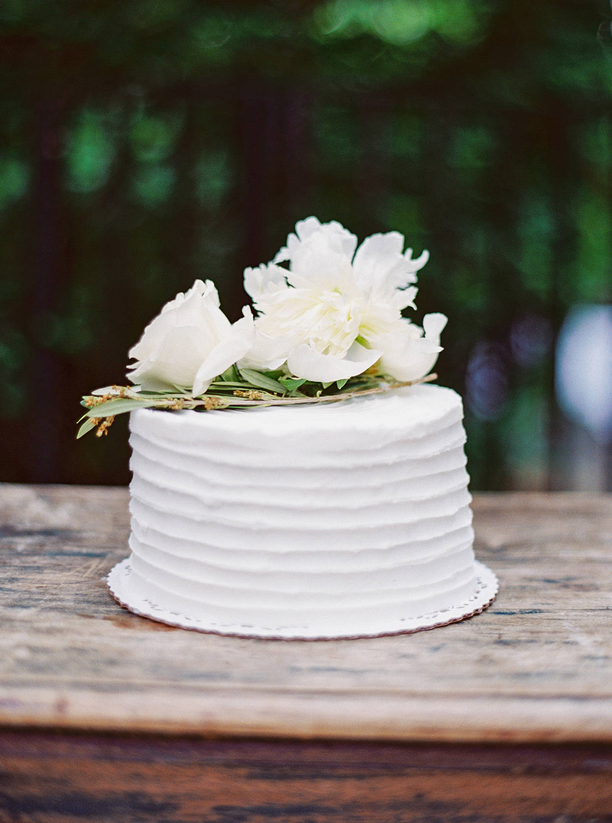 Real White Roses Wedding Cake