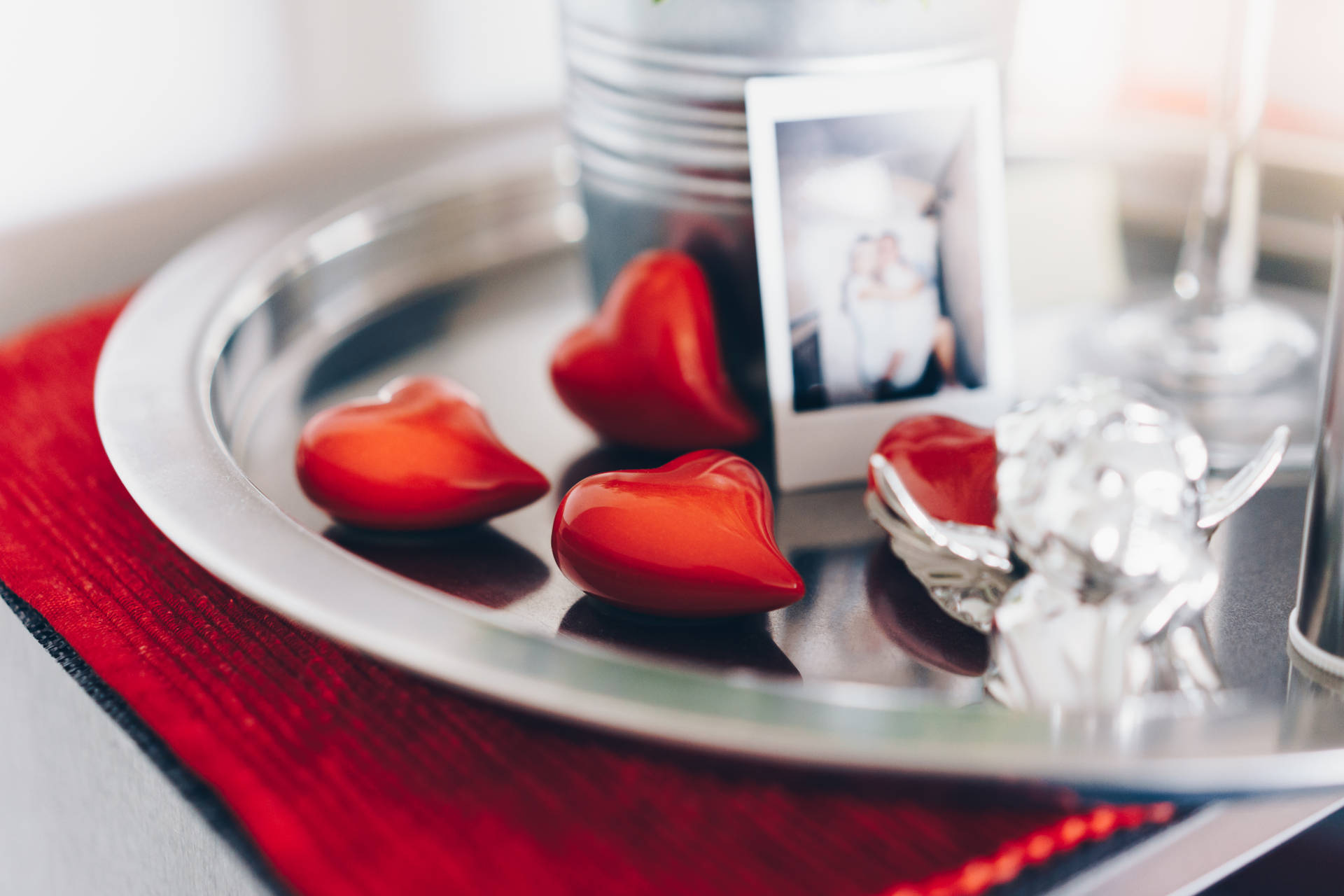 Really Cool Love 3d Hearts On Tray Background