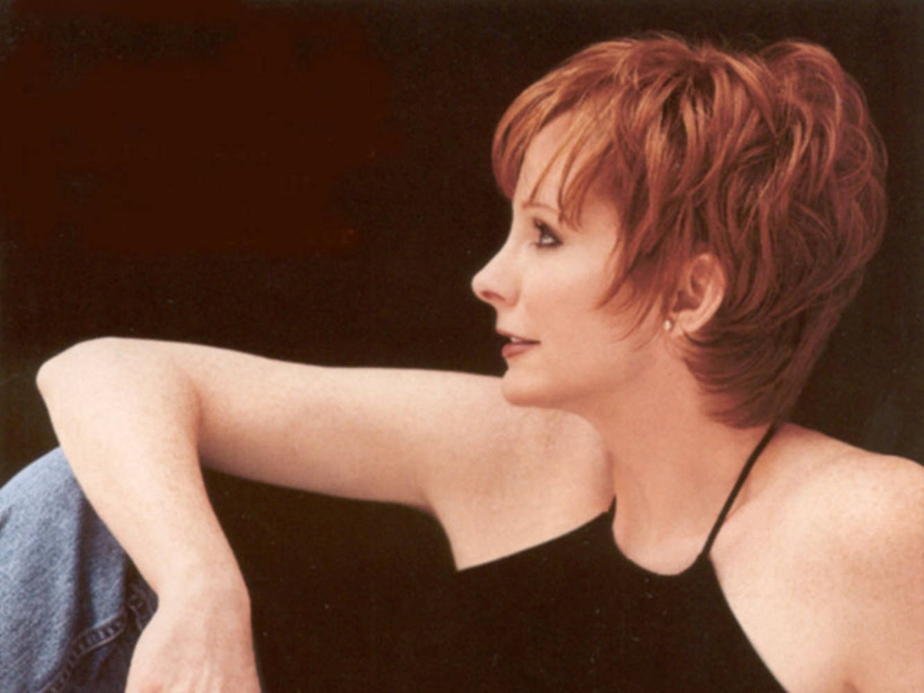 Reba Mcentire Queen Of Country Music Short Hair Background