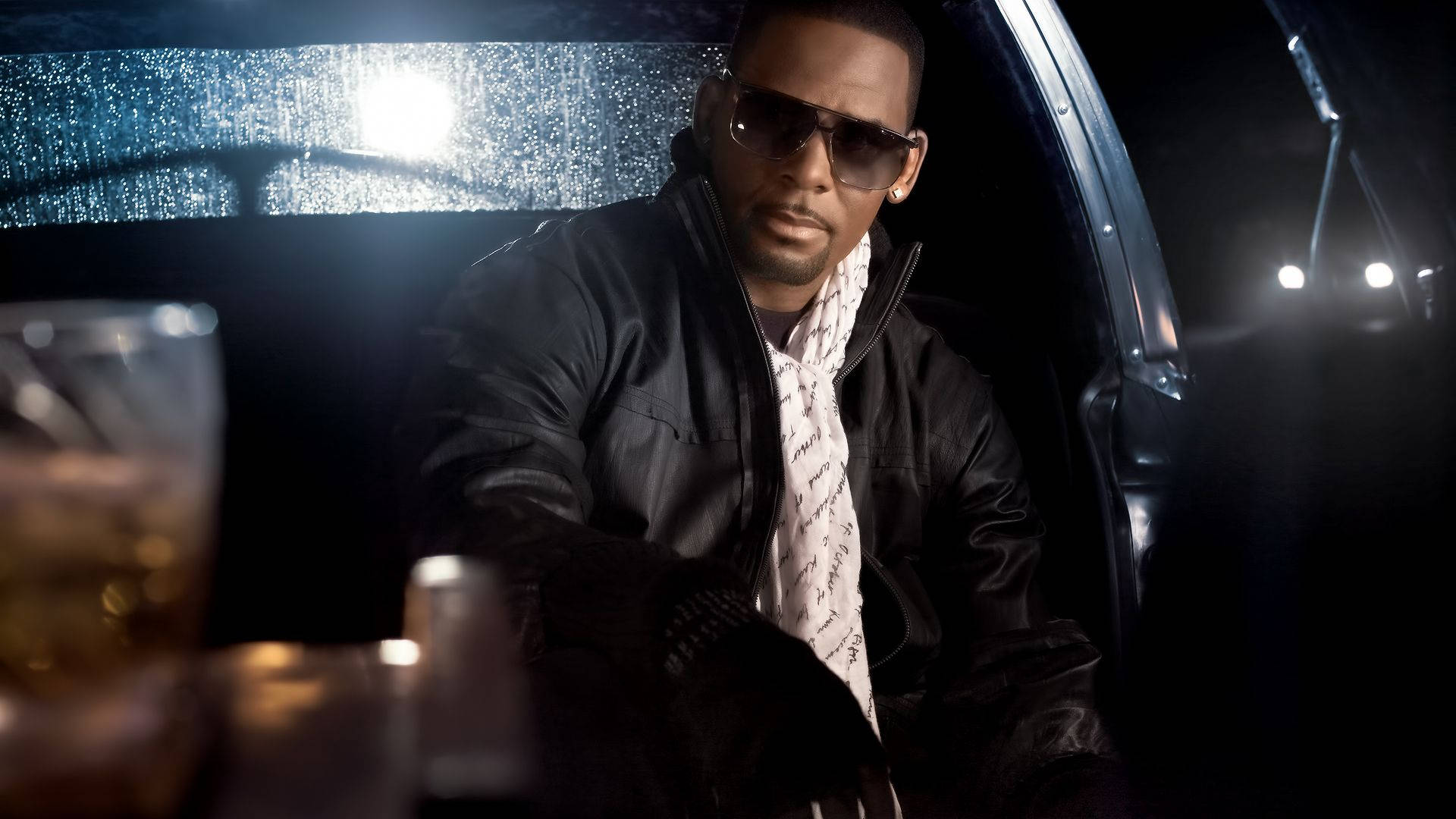 Recording Star R Kelly Background