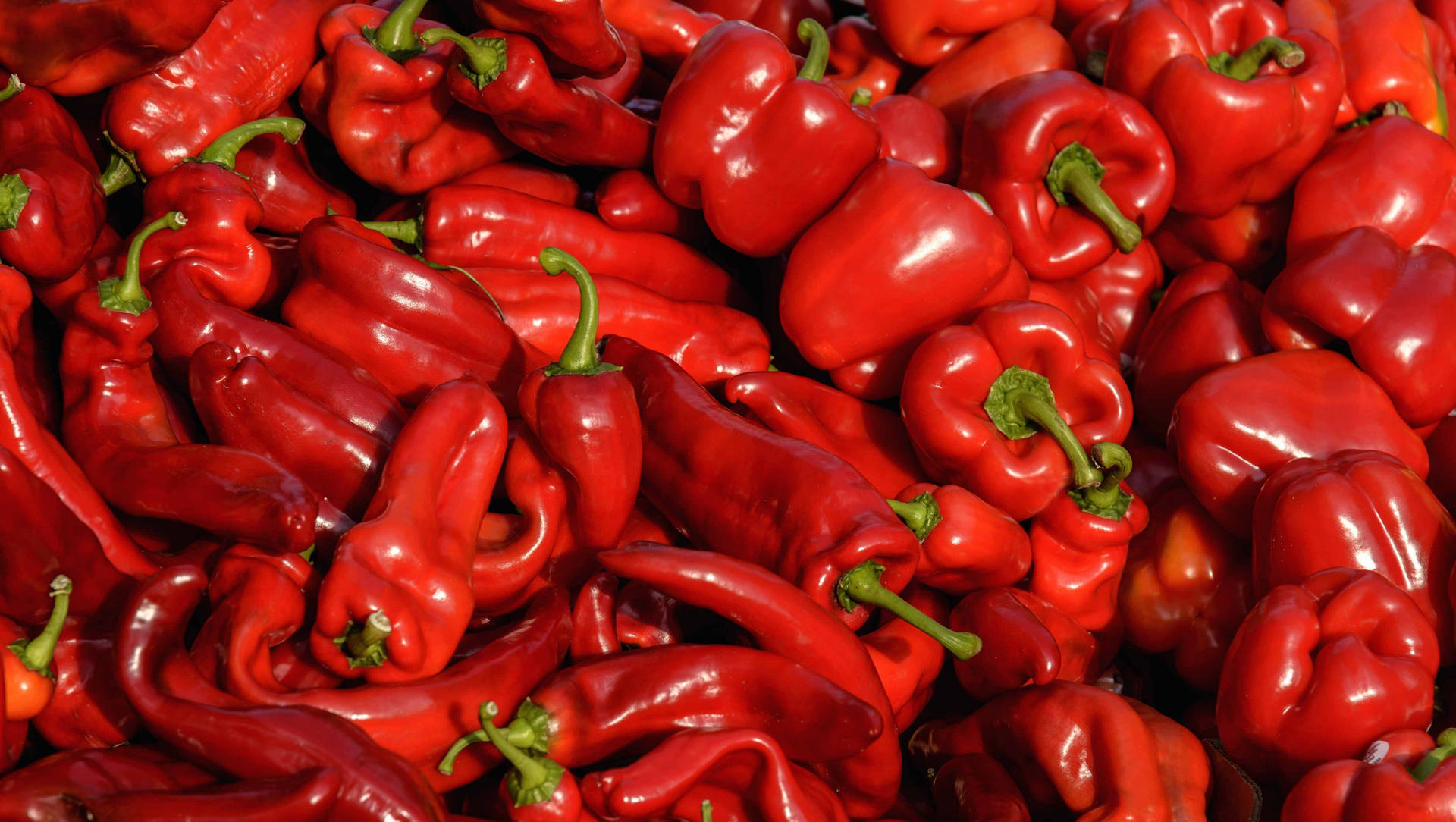 Red 4k Uhd Bell Peppers Background