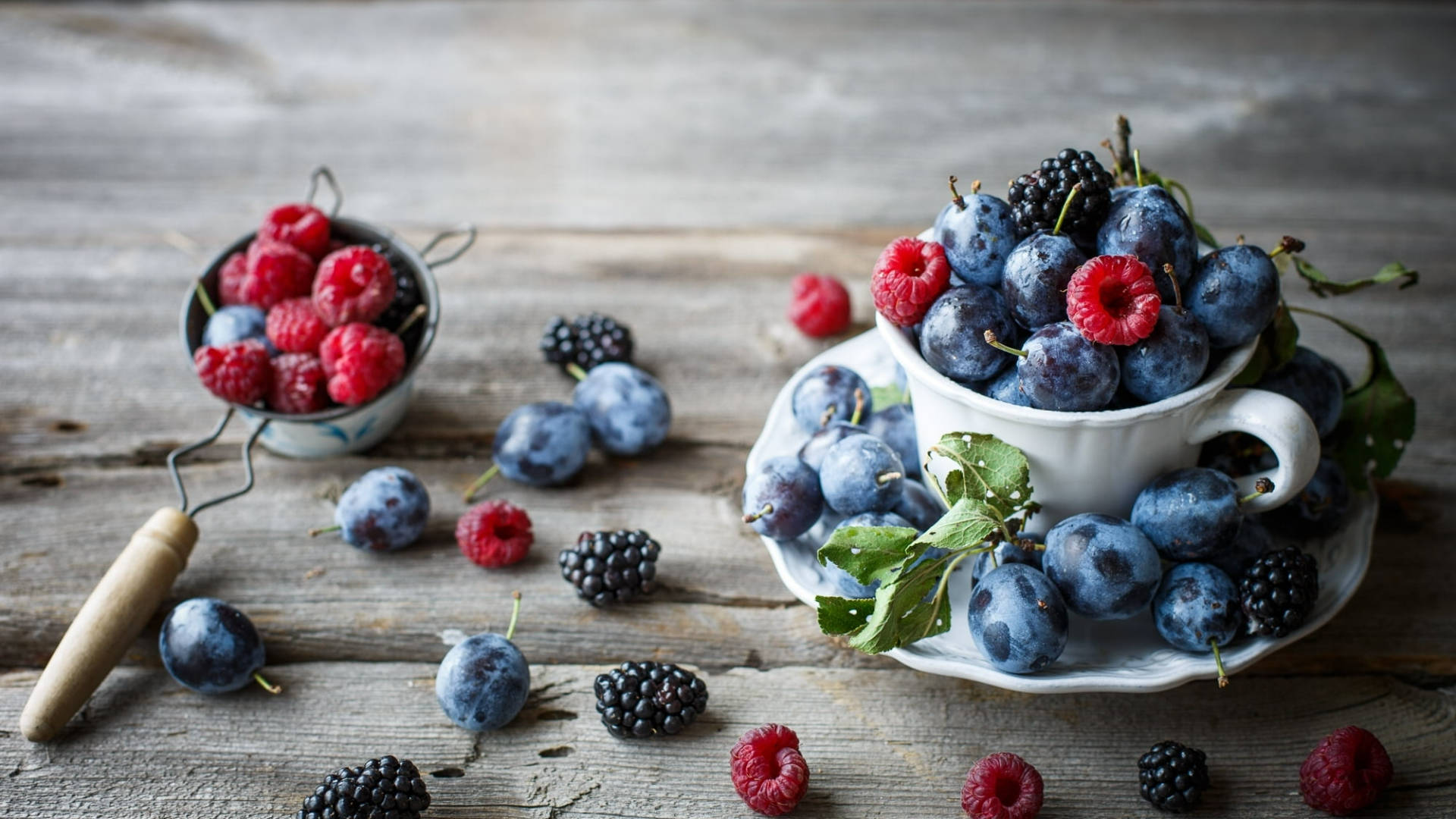 Red Black Mulberry Fruits And Blueberries Background