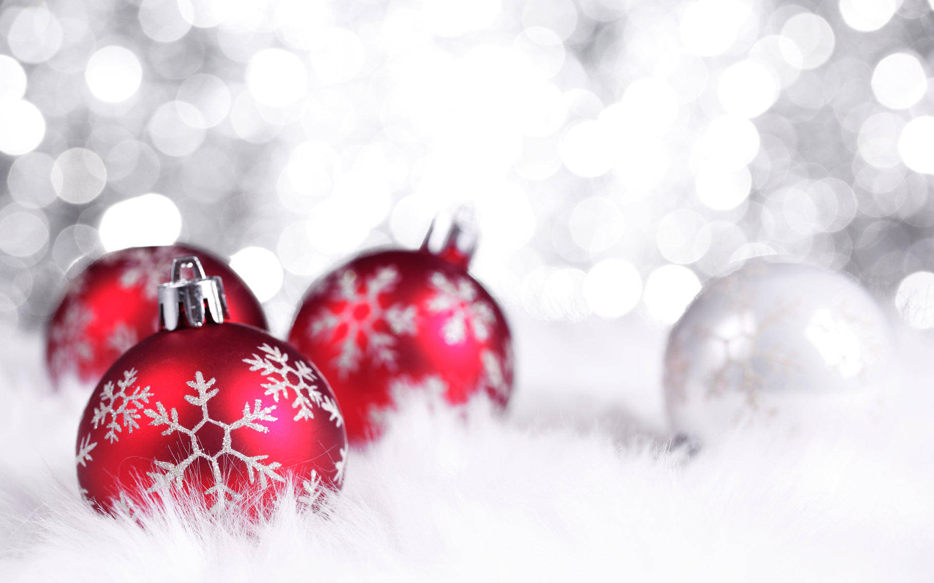 Red Christmas Balls Widescreen Background