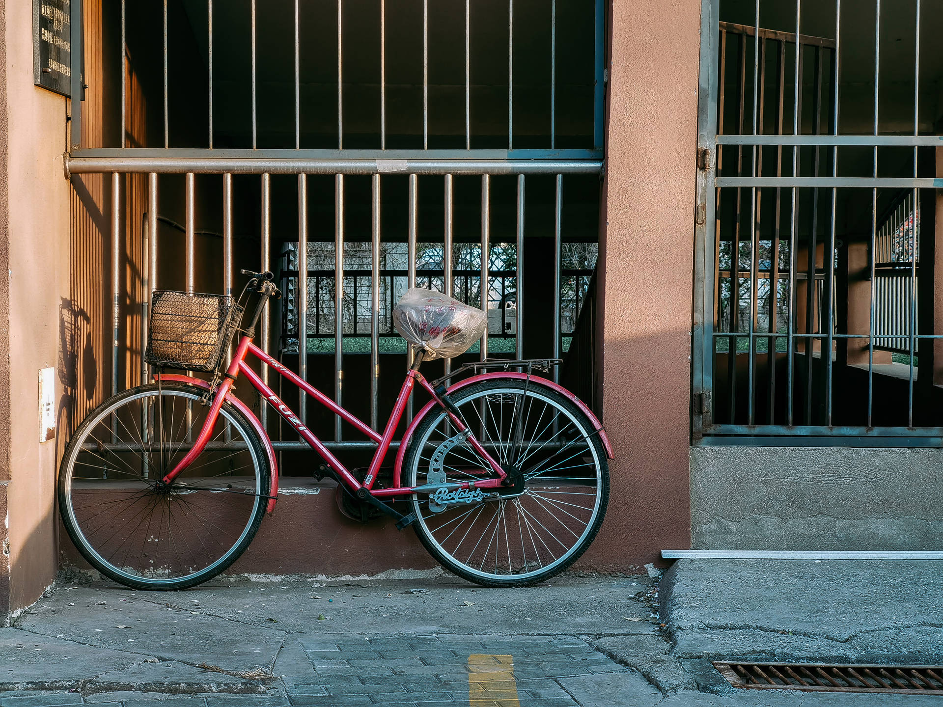 Red City Bike Huawei Honor Background