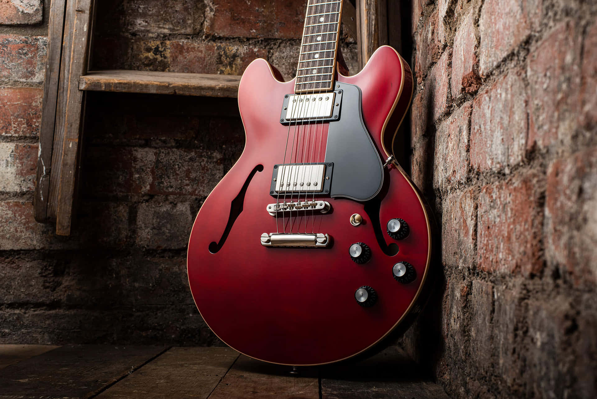 Red Gibson 335 Background