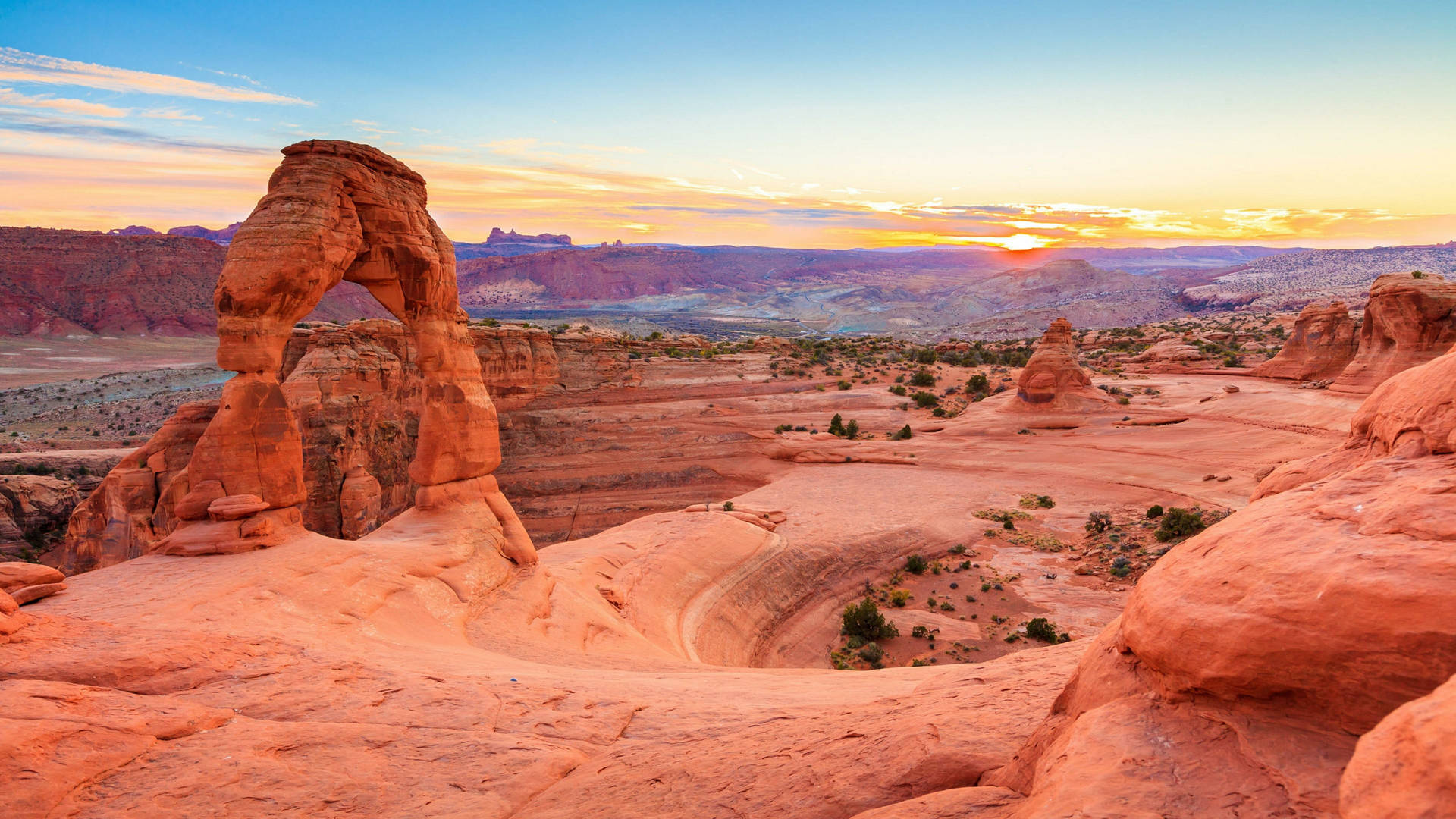 Red Grounds At The Arches National Park Background