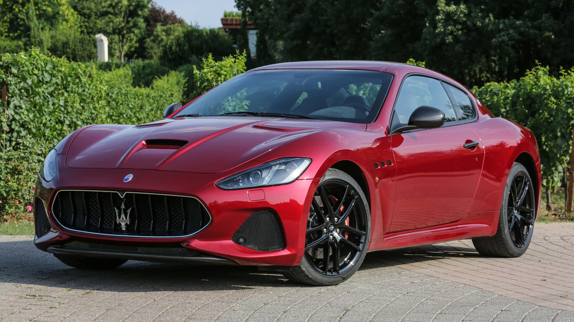 Red Maserati 4k