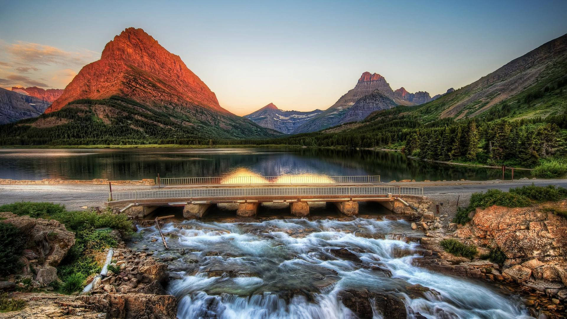 Red Montana Mountain Background