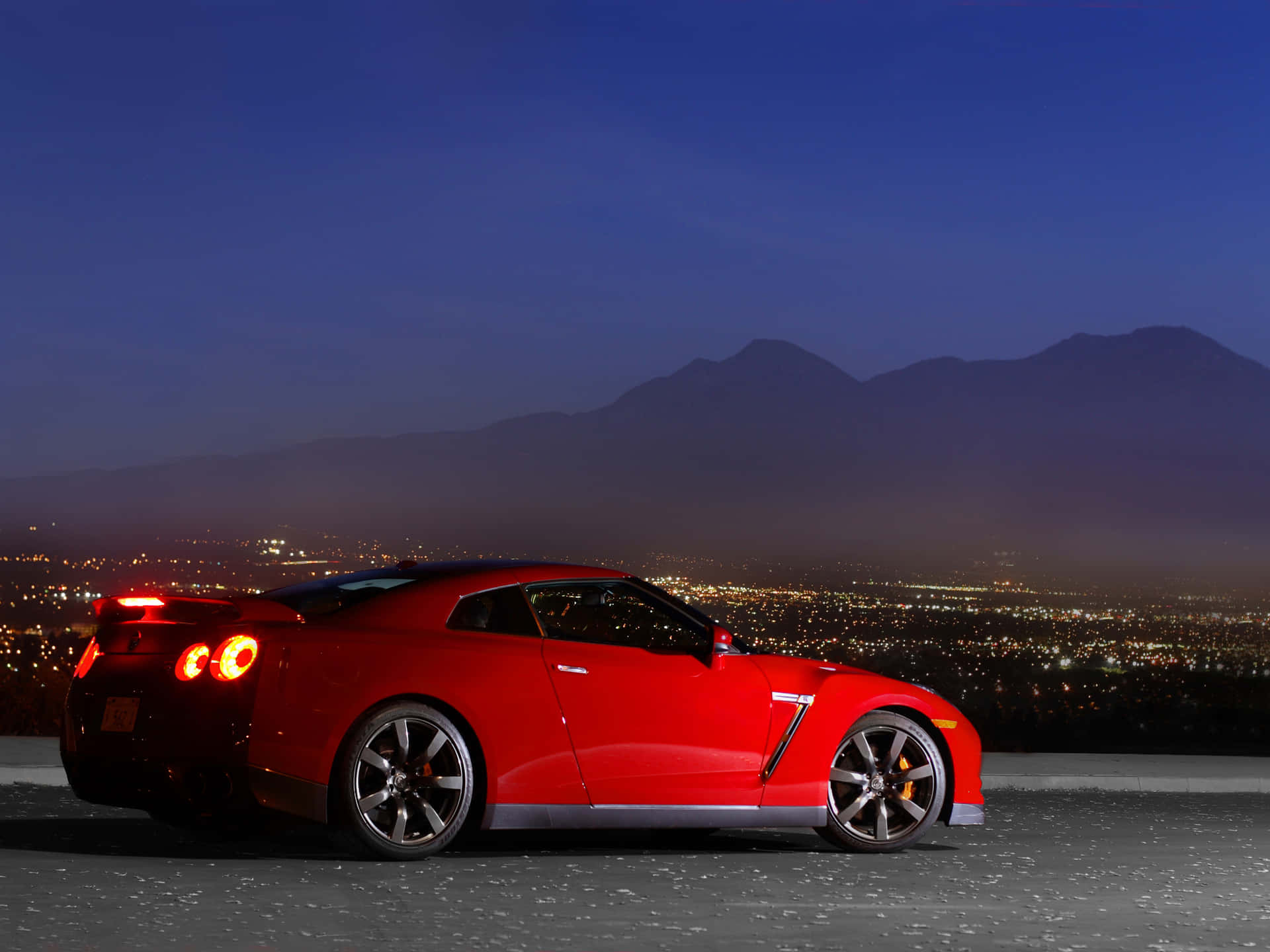 Red Nissan R35 Gtr 2009 Model