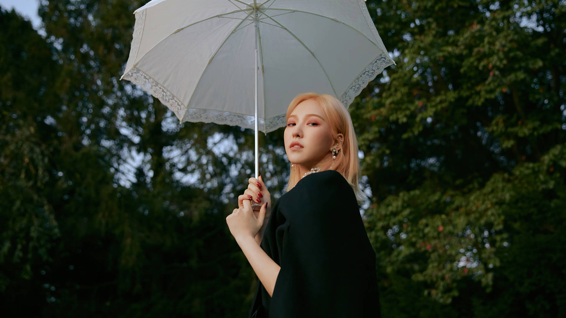 Red Velvet Wendy With Umbrella Background
