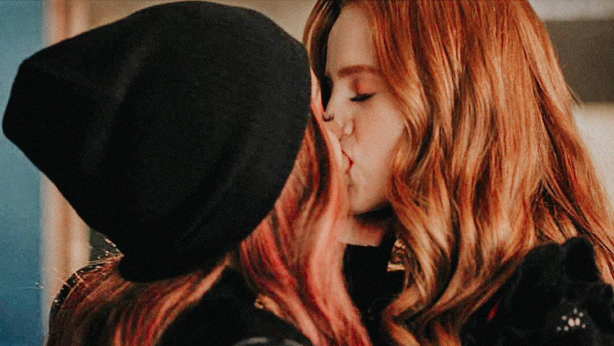 Redhead Girls Kissing