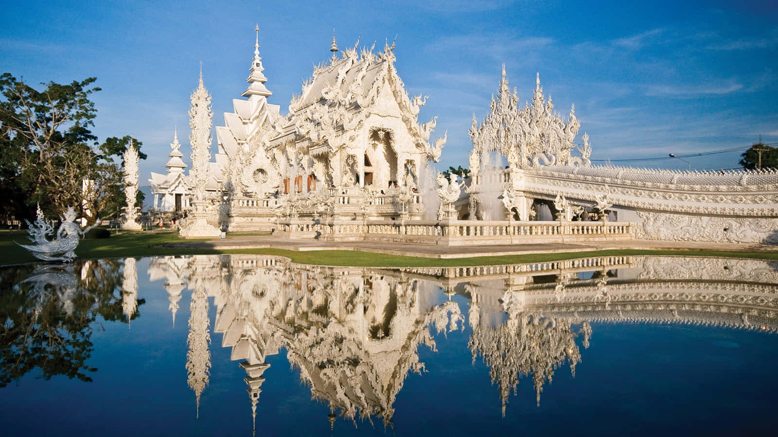 Reflection Of White Temple In Chiang Rai On The Water Background