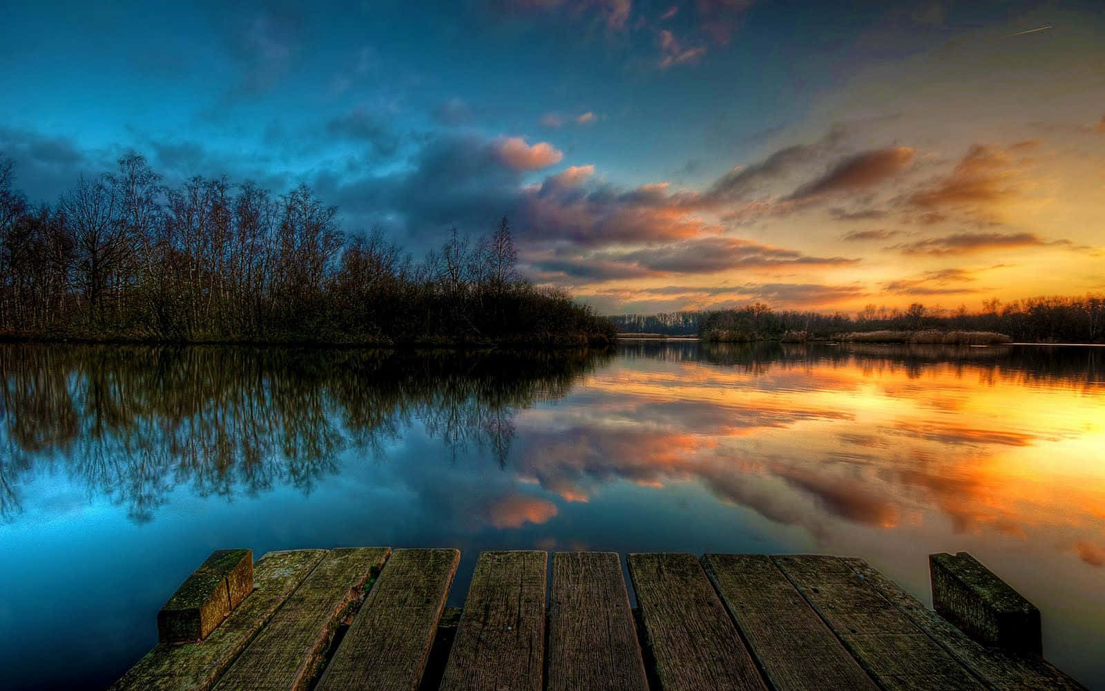 Reflection On The End Of Summer Background