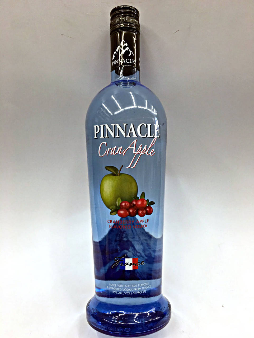 Refreshing Pinnacle Vodka Cran-apple Mix Background