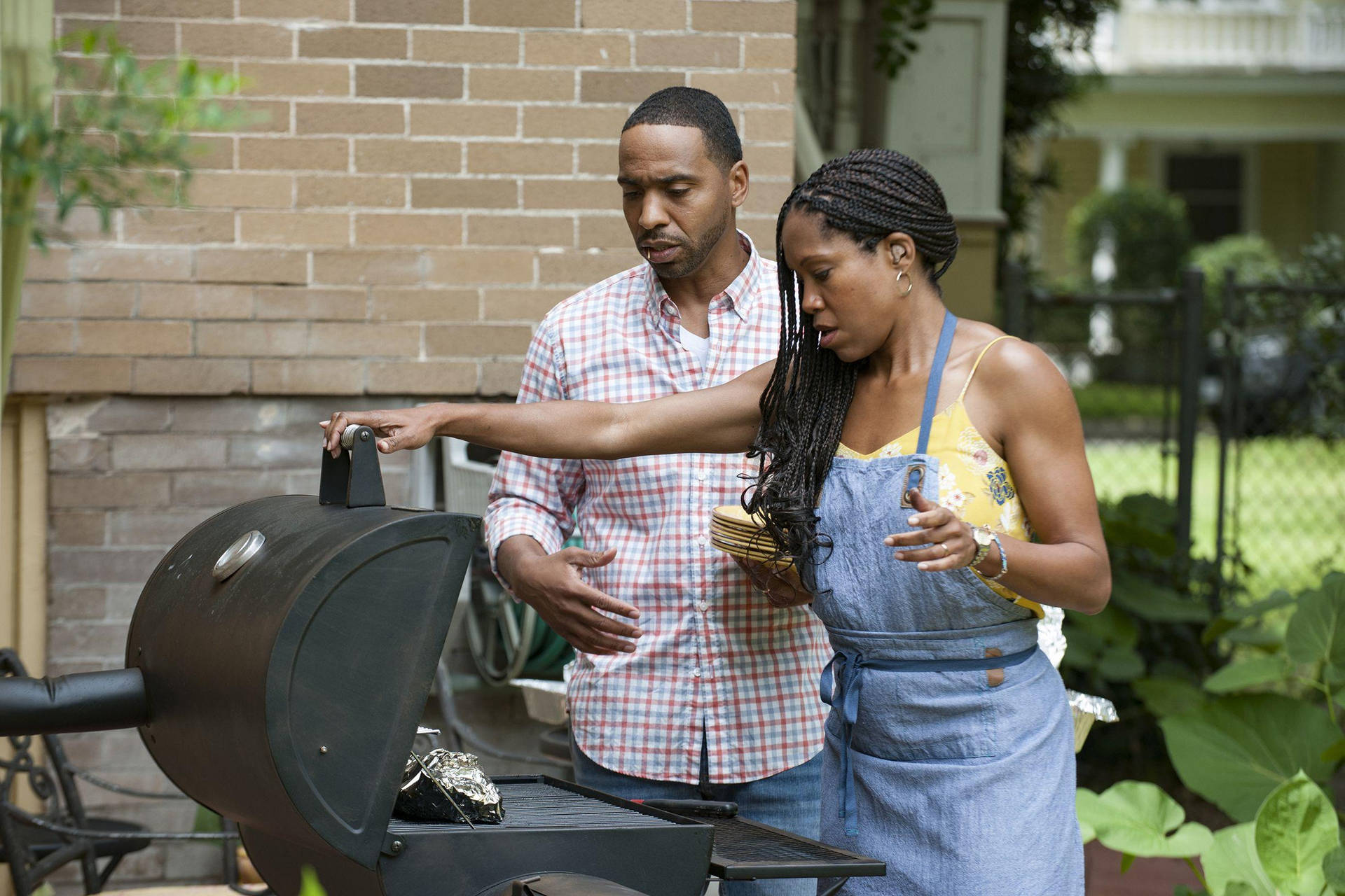 Regina King And Kevin Carroll In 'the Leftovers' Background