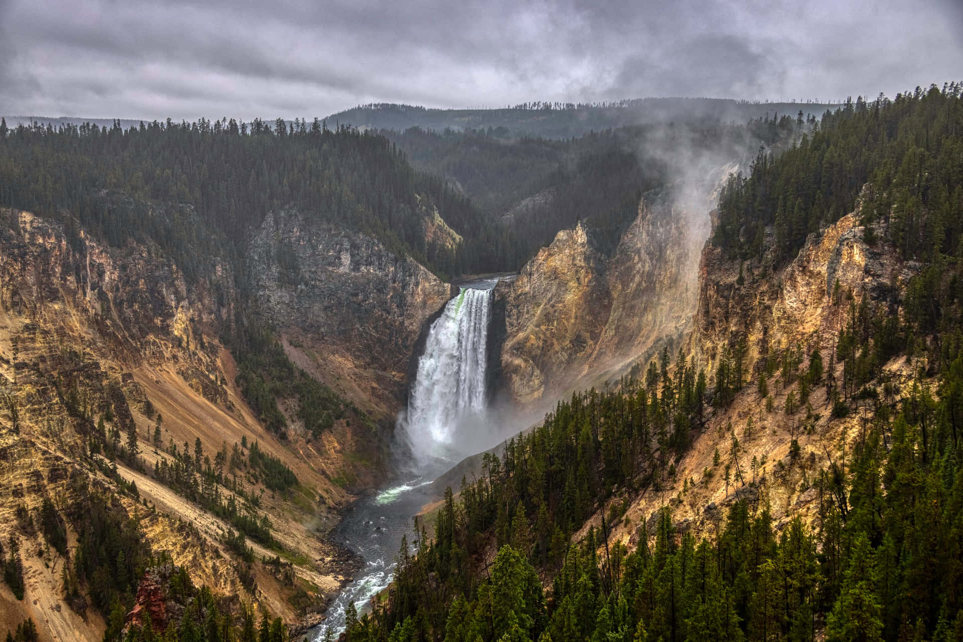 Relax And Admire The Grandeur Of Yellowstone National Park Background