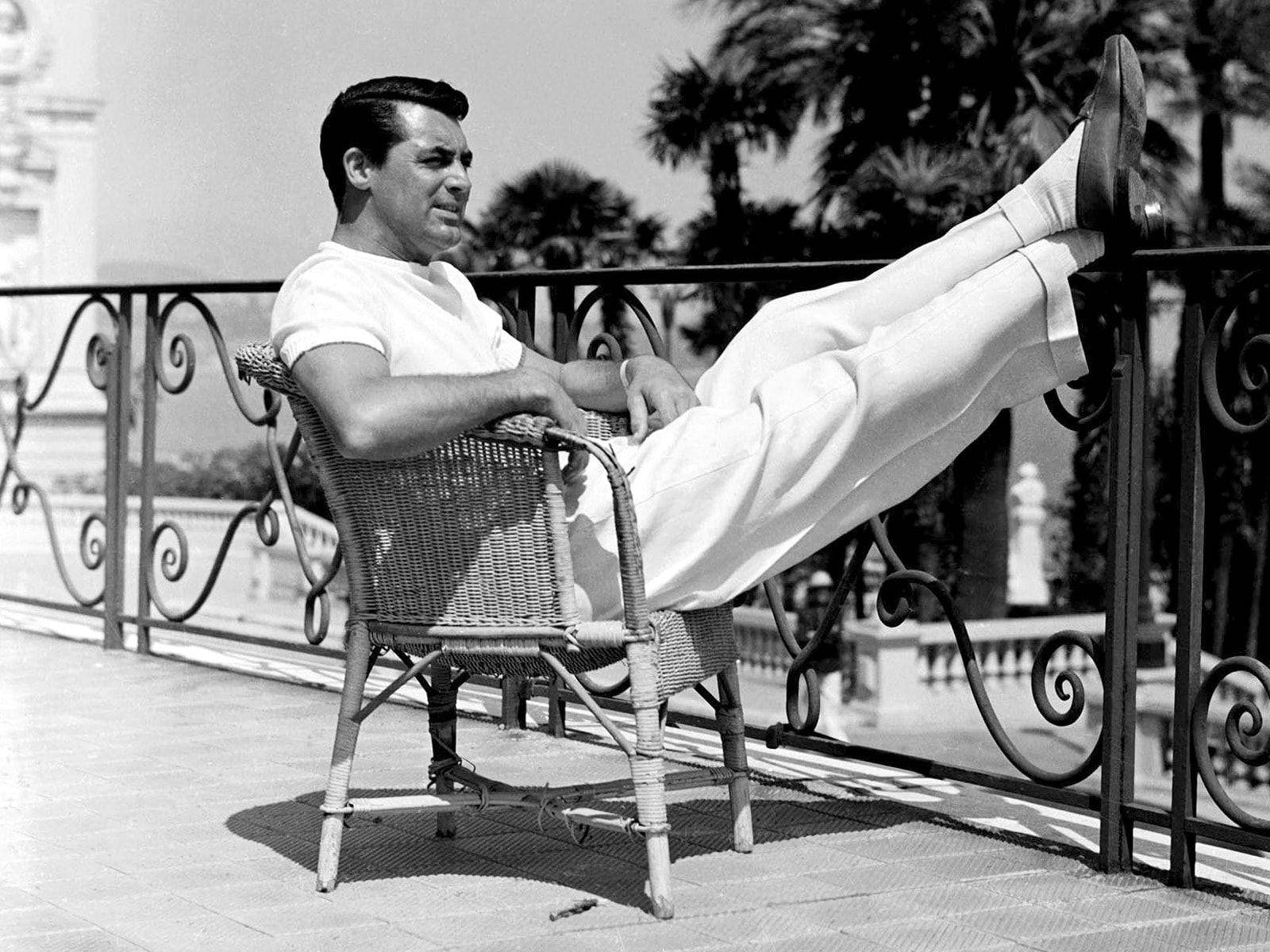 Relaxed Cary Grant: A Moment Of Tranquility Background