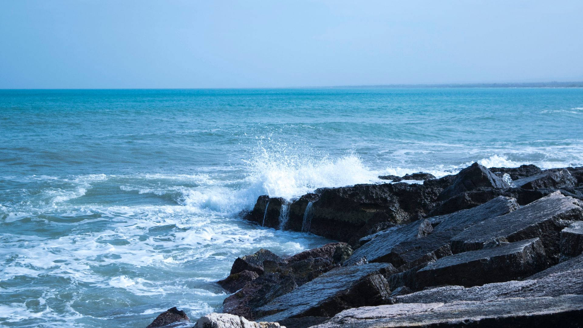 Relaxing Desktop Ocean Waves Background