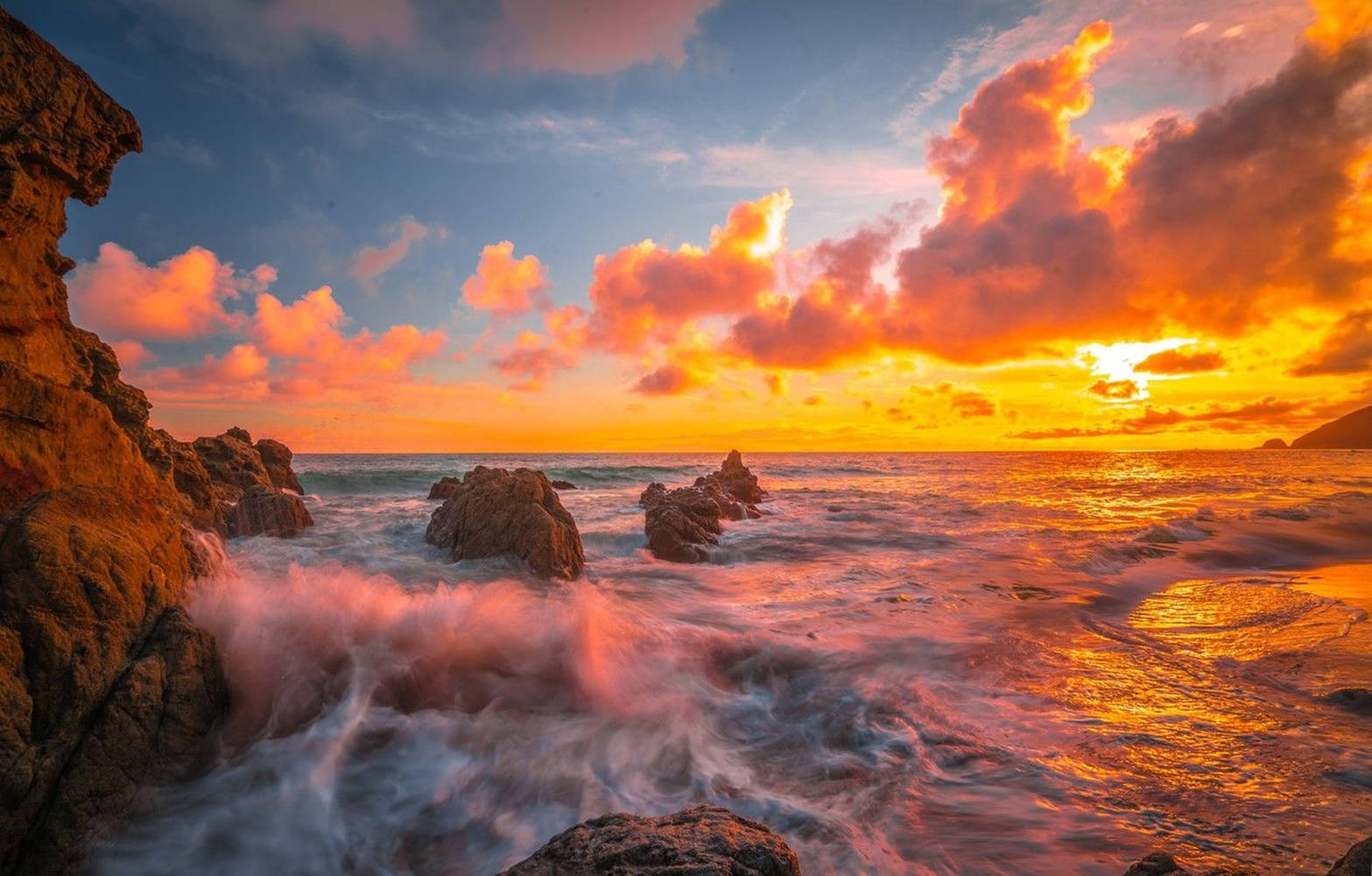 Relaxing Sunset Over Malibu, California Background