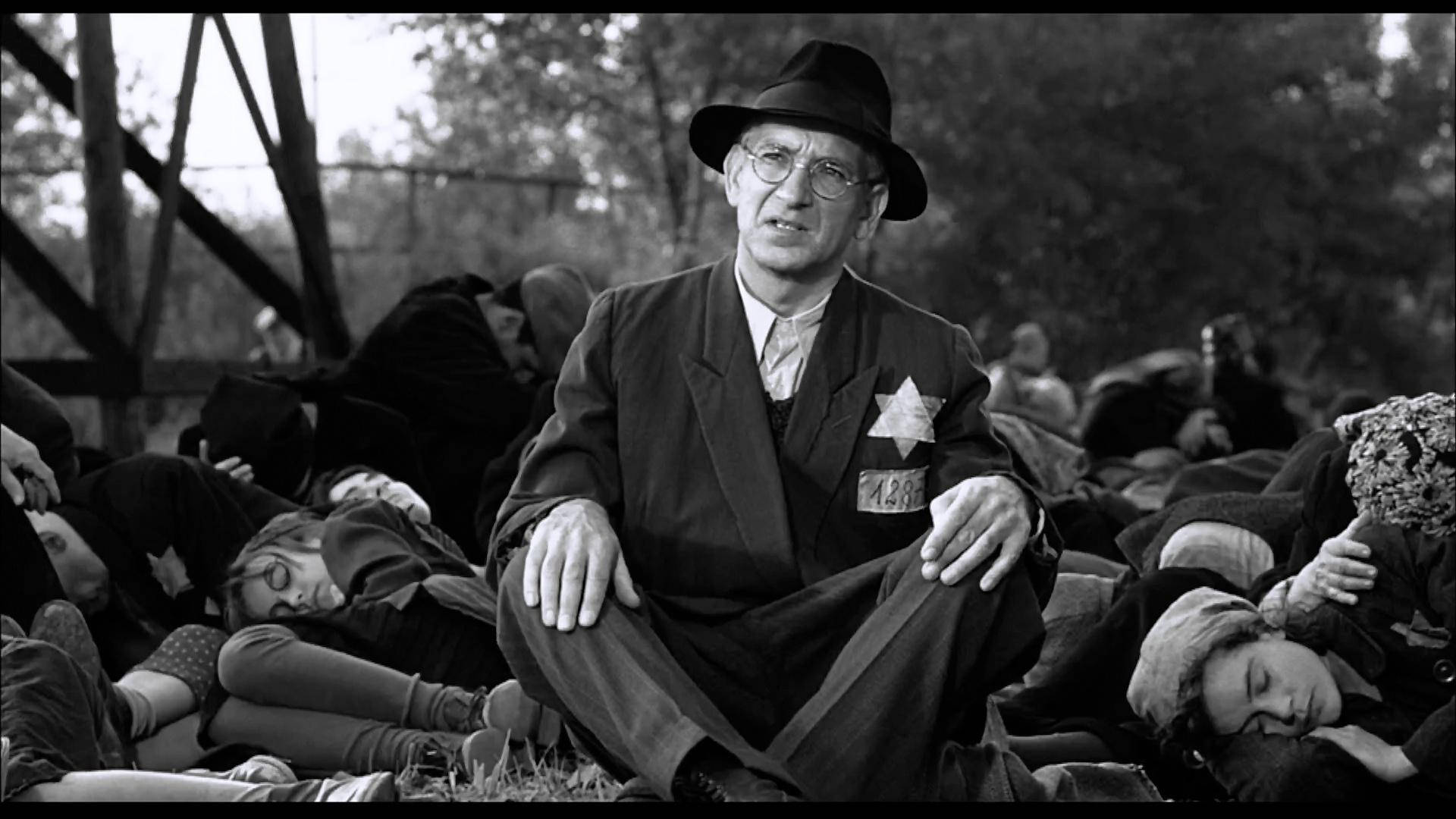 Remarkable Performance Of Sir Ben Kingsley In Schindler's List As Itzhak Stern (1993) Background