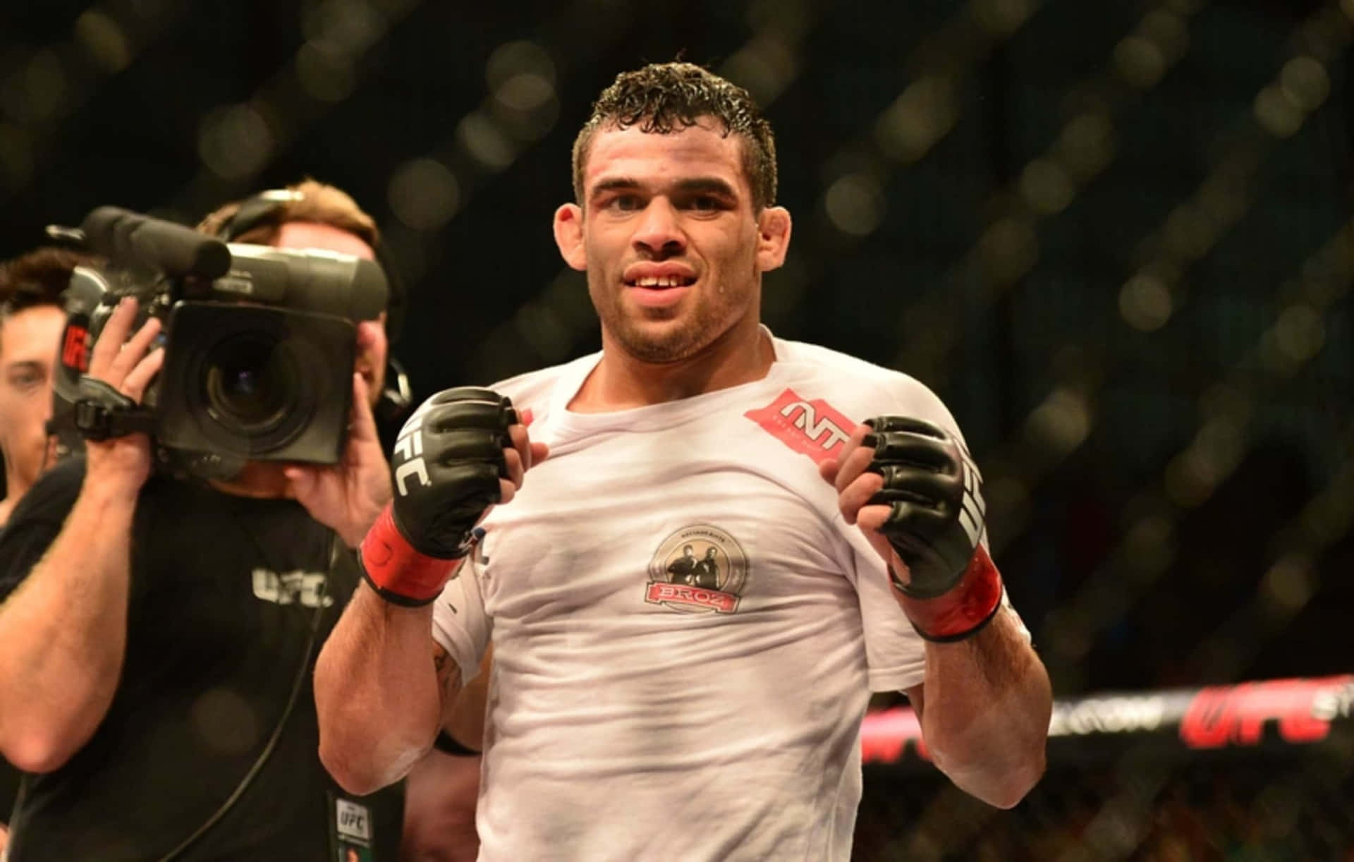 Renan Barão Defeats Mitch Gagnon Background