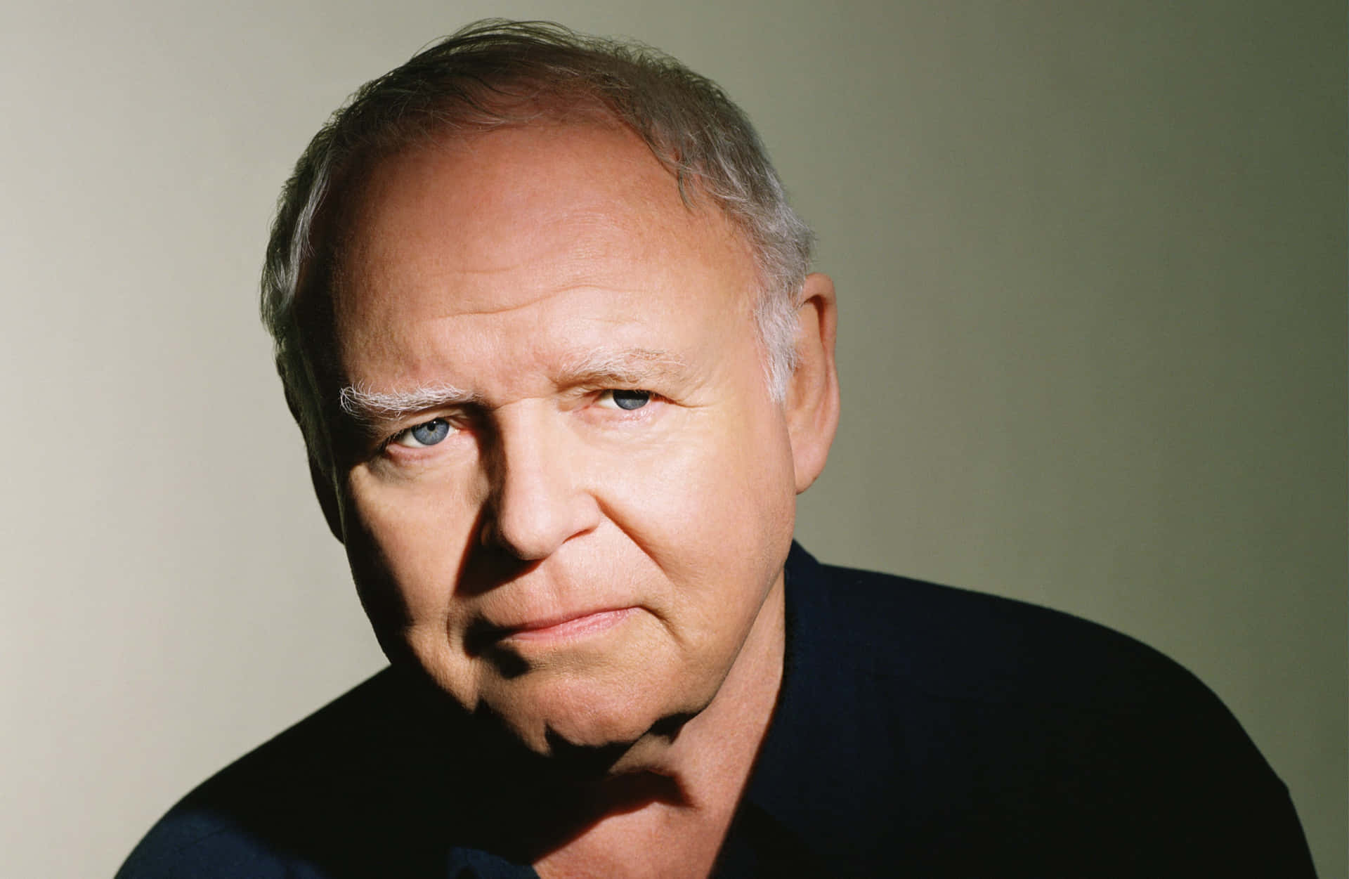 Renowned Actor Carroll O'connor In A Classic Pose Background