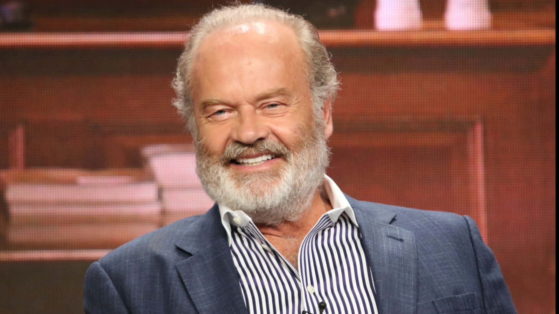 Renowned Actor Kelsey Grammer Posing For A Shoot Background